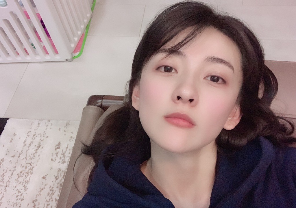 梁洁清新可爱俏皮自拍图片