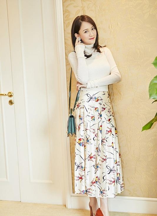 陈乔恩轻熟风亮相笑容迷人 展现优雅时尚魅力写真 陈乔恩轻熟风亮相笑容迷人 展现优雅时尚魅力写真