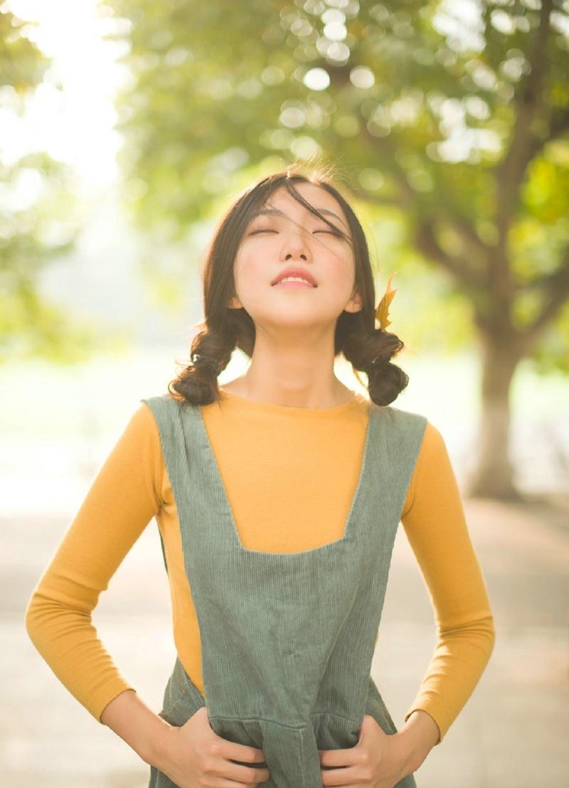 清新时尚美女户外自然随性笑容唯美时尚写真