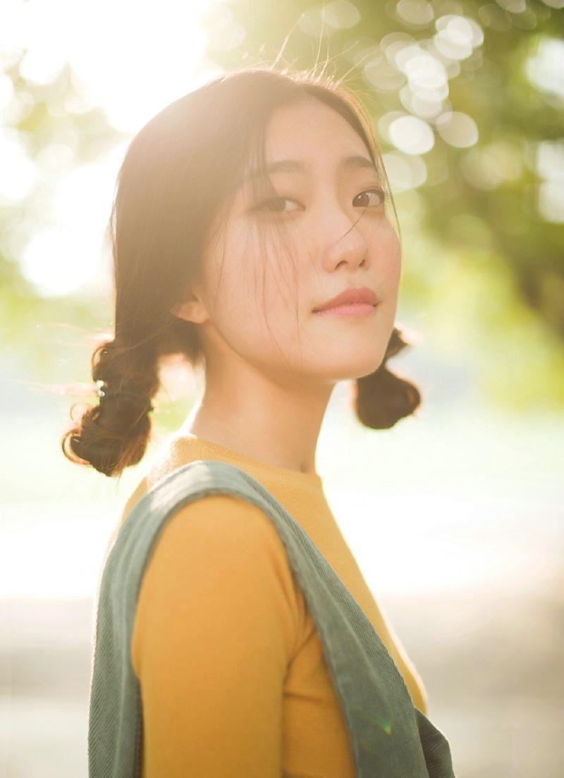 清新时尚美女户外自然随性笑容唯美时尚写真