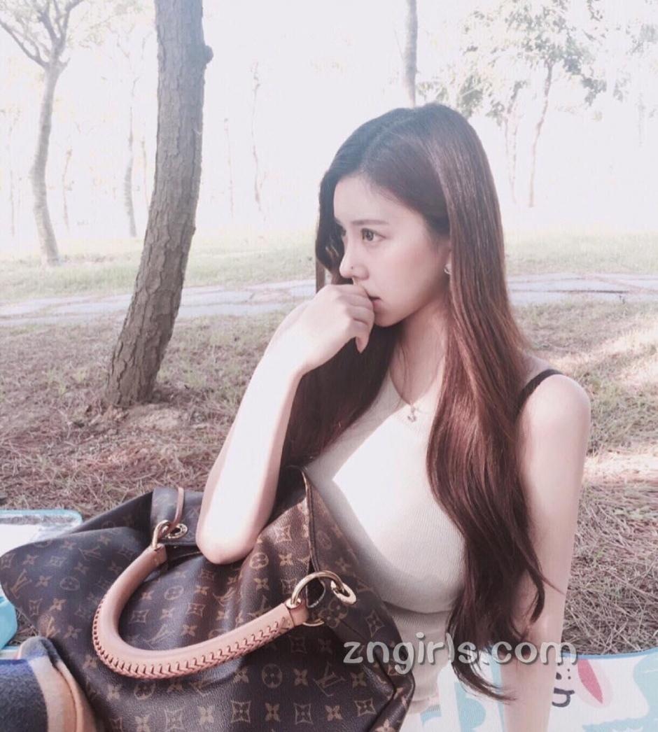 韩国美女Jin Yeyoung自拍时尚美照气质迷人