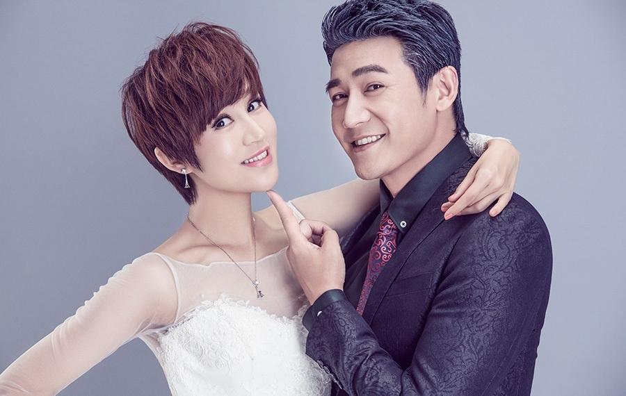 鲍蕾陆毅恩爱重新演绎浪漫温馨婚纱写真