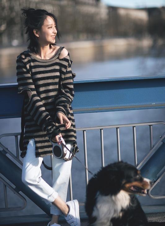 佟丽娅瑞士休闲街拍美出新高度