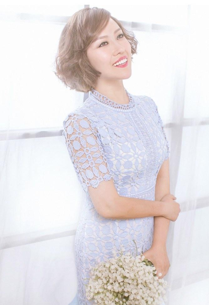 陈诗妮优雅温婉曝光春日写真