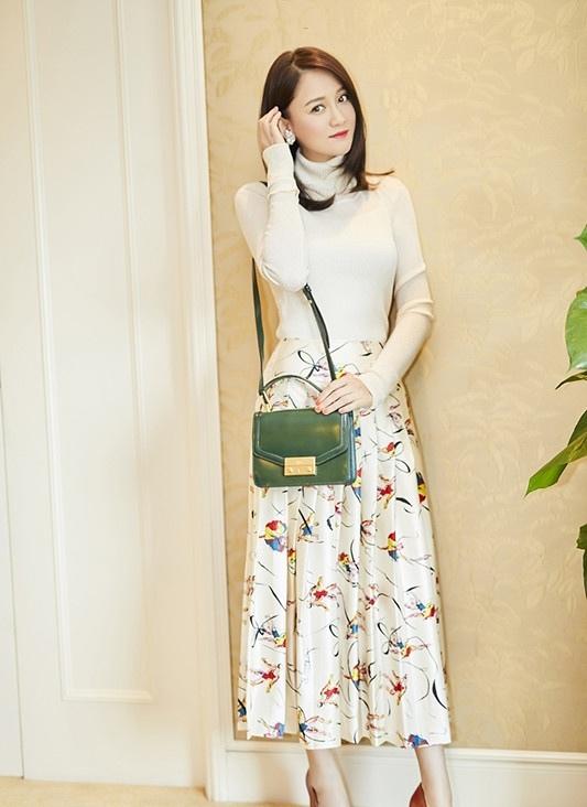 陈乔恩轻熟风亮相笑容迷人 展现优雅时尚魅力写真 陈乔恩轻熟风亮相笑容迷人 展现优雅时尚魅力写真