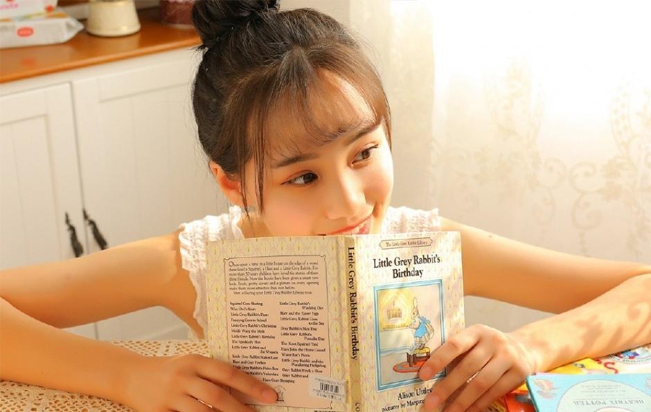 青春美少女蕾丝吊带酥胸诱惑修长美腿气质性感写真