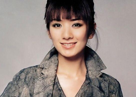 黄奕甜美笑容写真大片