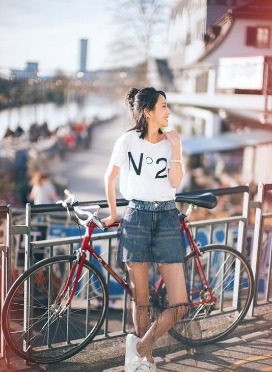 佟丽娅瑞士休闲街拍美出新高度