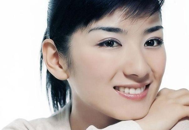 黄奕甜美笑容写真大片