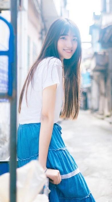 长发知性女神文艺街拍写真