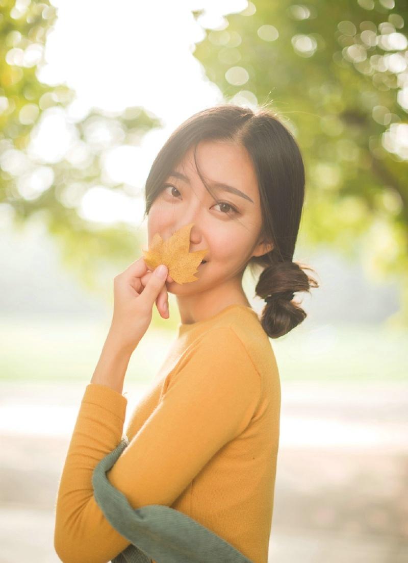 清新时尚美女户外自然随性笑容唯美时尚写真