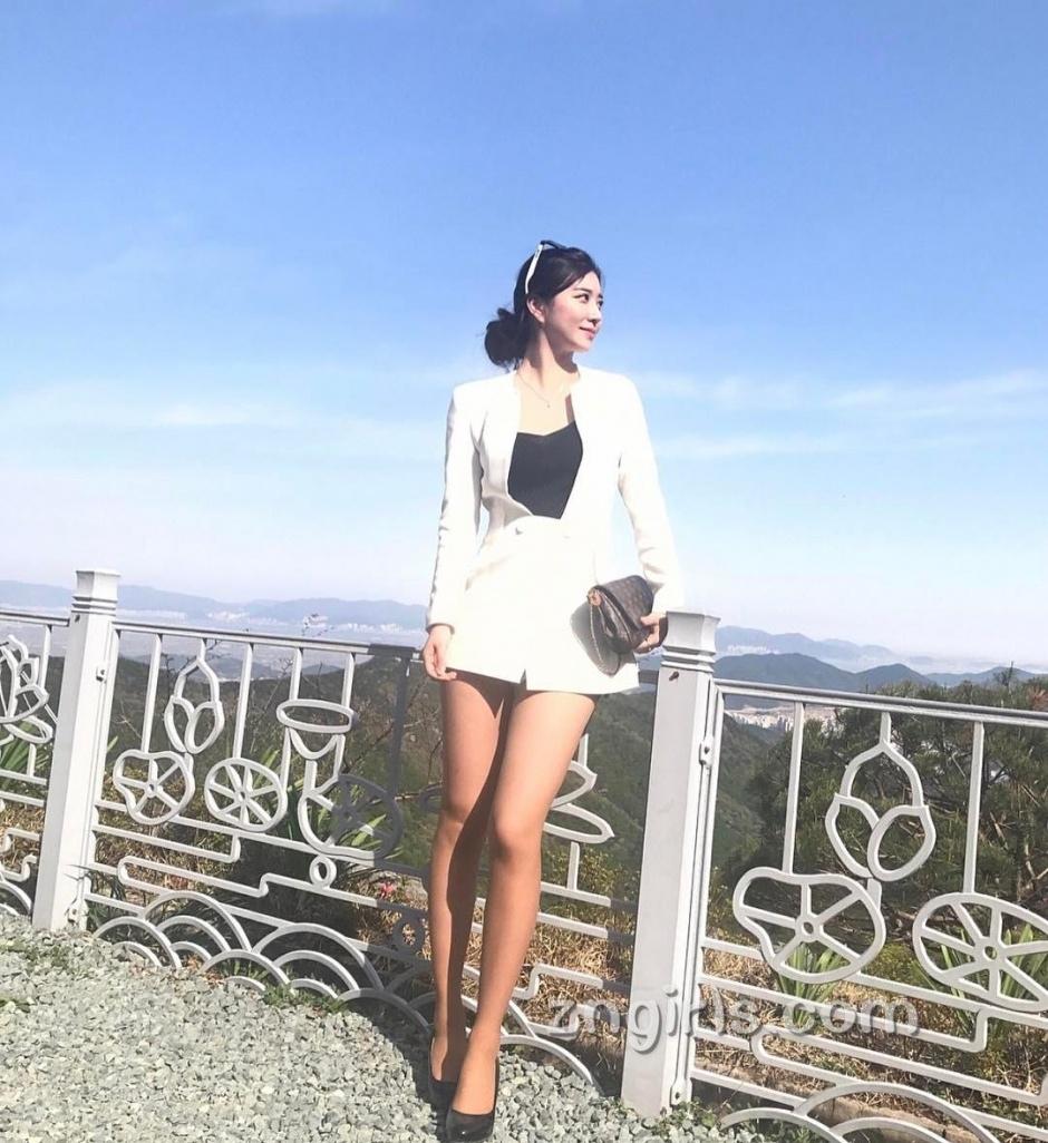 韩国美女Jin Yeyoung自拍时尚美照气质迷人