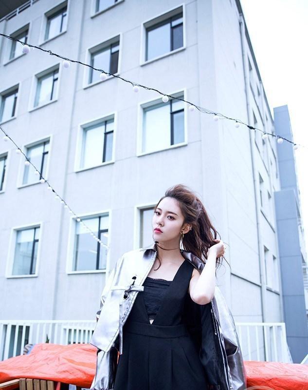 宋妍霏时尚街拍图片