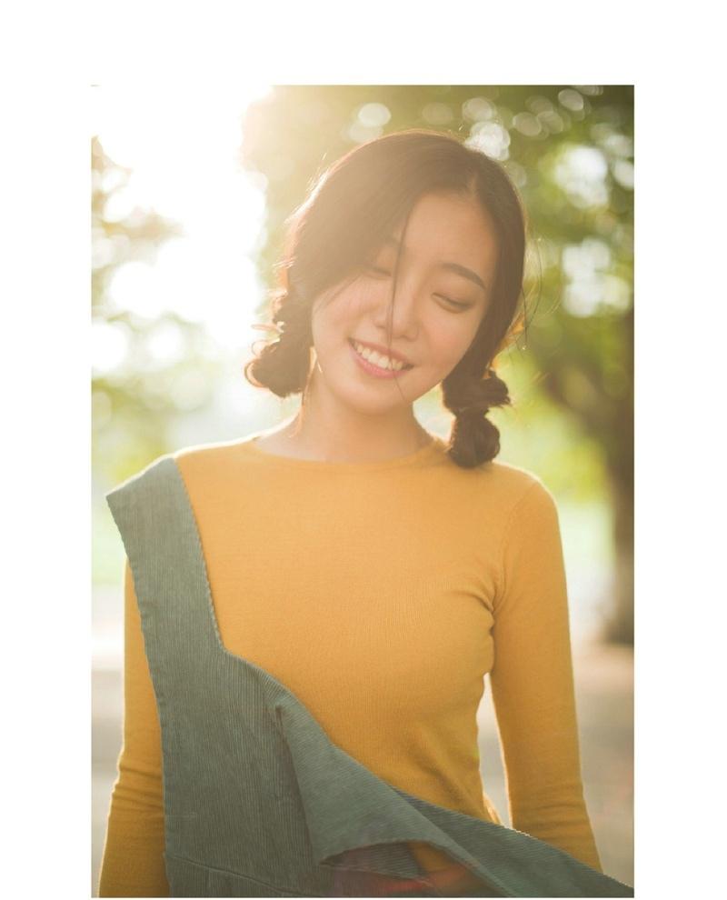 清新时尚美女户外自然随性笑容唯美时尚写真