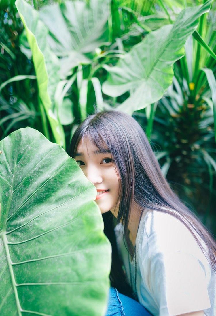 长发知性女神文艺街拍写真