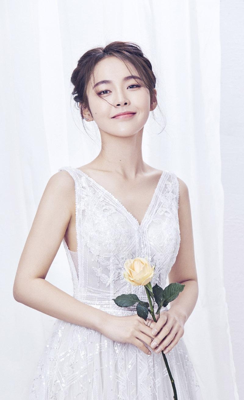 张佳宁唯美优雅生日写真图片