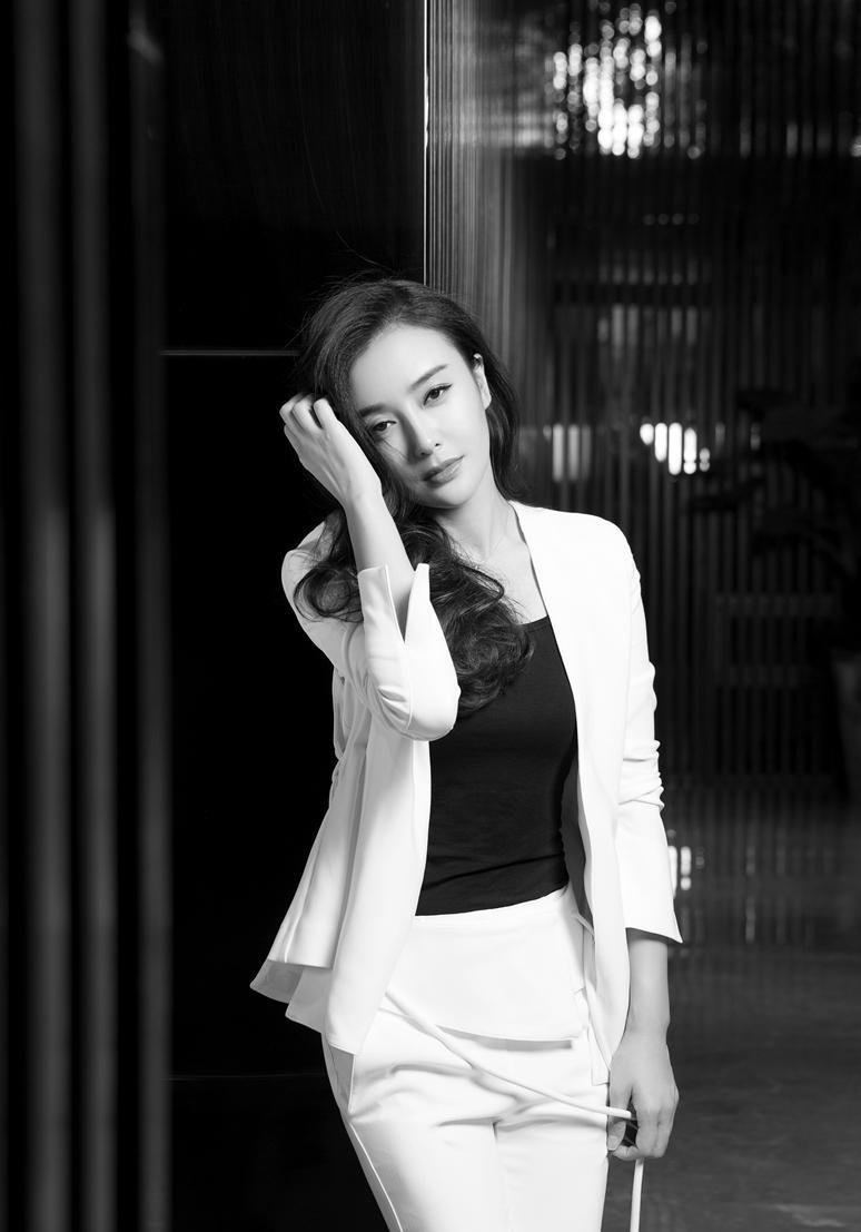 秦岚黑白气质写真大片 秦岚黑白气质写真大片