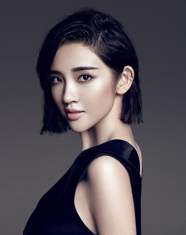 唐艺昕优雅妩媚深V长裙时尚写真