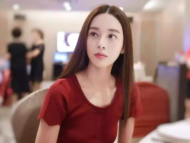 集美貌，才华与身材于一身的美女钢琴师健身起来也太性感了吧！