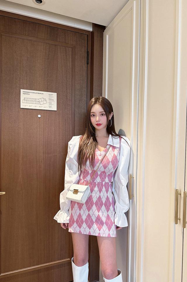 辣妹装太适合春天了，甜美酷飒的风格，回头率百分百