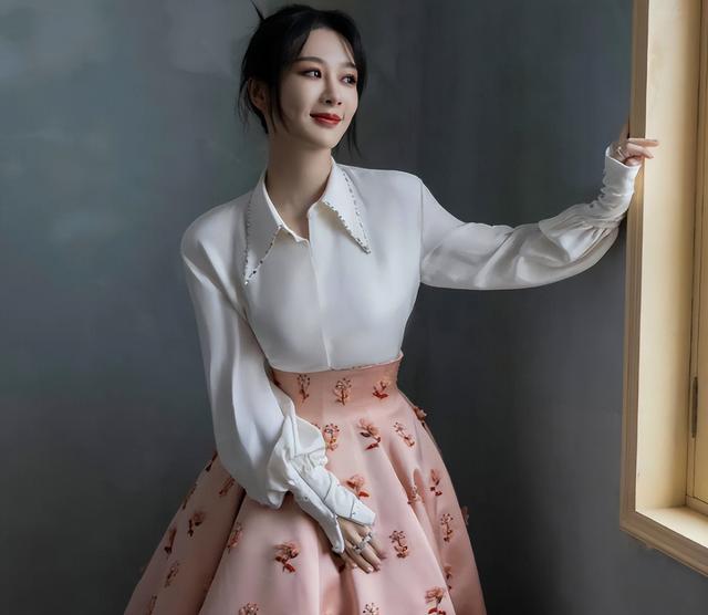 完美女神是假的，胯宽腿粗，溜肩没腰，生图揭露人间真实