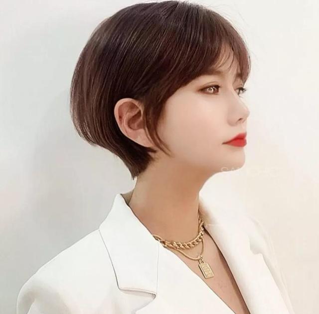 2022年剪短发不翻车的四款短发图册，适合任何脸型