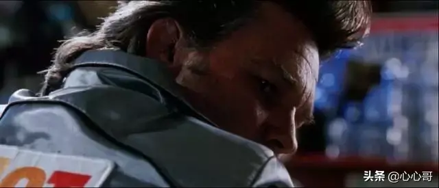 昆汀、猛女、B级片，这片看完就一个字「爽」