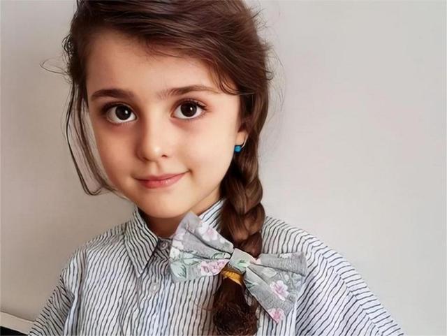 伊朗8岁女孩颜值“逆天”，父亲毅然辞职做保镖，安全了吗