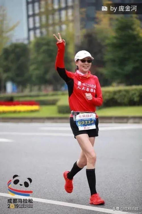 48岁开始跑步，从生活不能自理到马拉松女神，10年她的改变太惊人