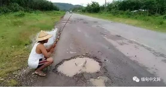 面对公务员“不作为”，泰国美女“脱衣服”，缅甸帅哥“钓小鱼”