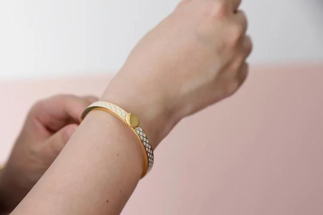 凯特、戴妃同款手镯，英国王室都爱的瓷器，情人节送礼大气有格调