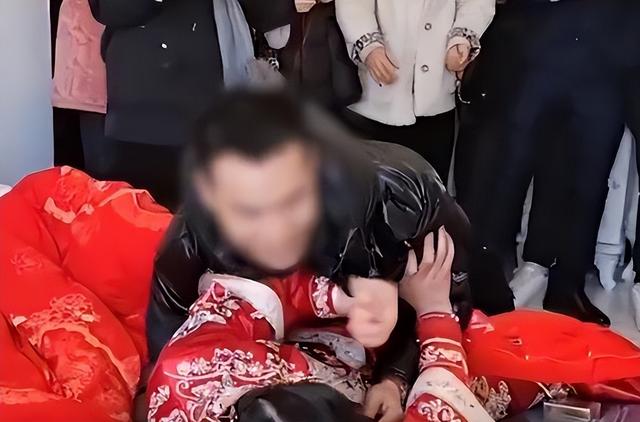 大喜之日,新娘被多名男子强吻拍臀部事件,揭开了婚闹背后的阴暗