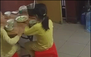 禽兽父母！深圳小女孩遭家暴视频疯传，警方介入！监控来源是……