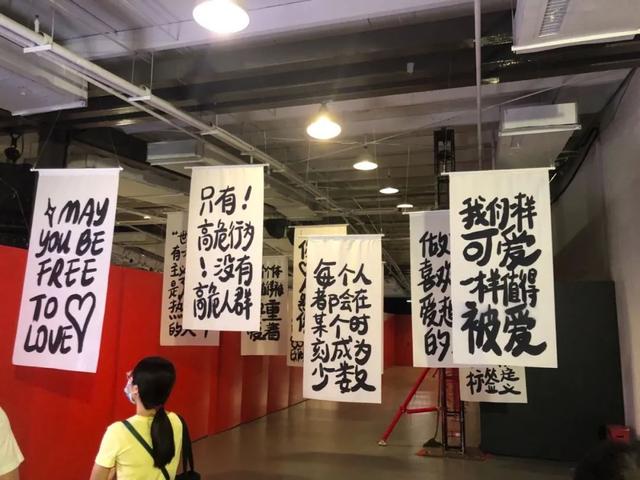 在家看A片被老妈撞见，她反手就带我去了个“18禁”场所