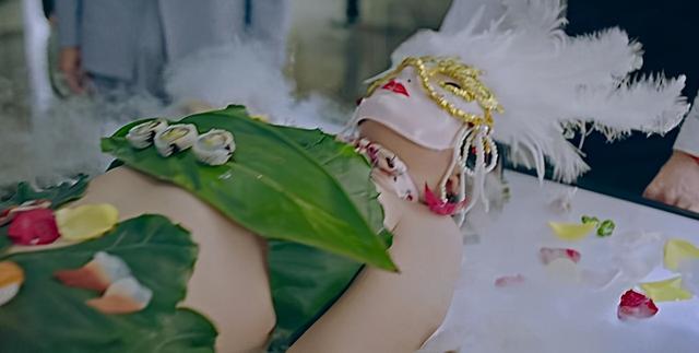 《破茧》中惊现女体盛，美女法医说：变态、邪恶、我不去