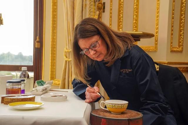 凯特、戴妃同款手镯，英国王室都爱的瓷器，情人节送礼大气有格调