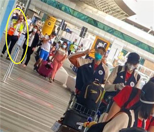 张常宁晒女生宿舍!自拍臭美又漂亮了,女排腿太长,外国大叔看懵