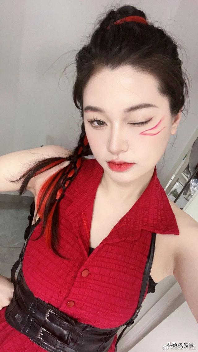 坐拥100万粉丝的美少女,直播间点赞量高达1亿,实力如何?