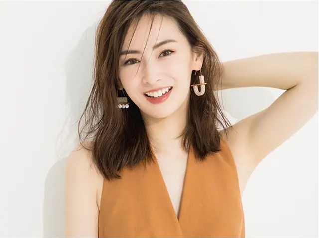 日本最美女星排行，佐佐木希那么漂亮才第九，第一拥有完美长相