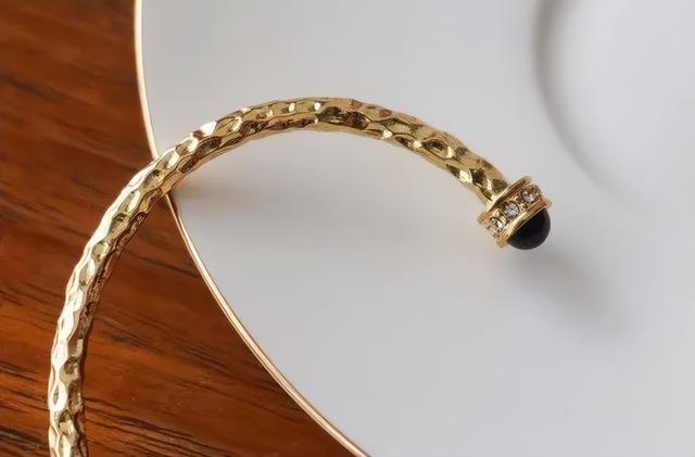 凯特、戴妃同款手镯，英国王室都爱的瓷器，情人节送礼大气有格调