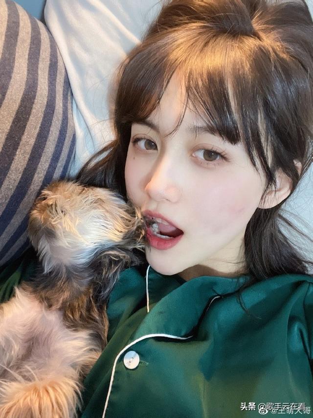 97年美女游戏博主王萌迷人美照欣赏，好漂亮啊