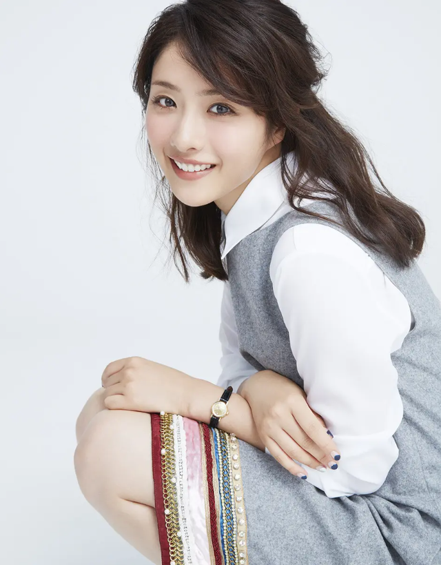 日本最美女星排行，佐佐木希那么漂亮才第九，第一拥有完美长相