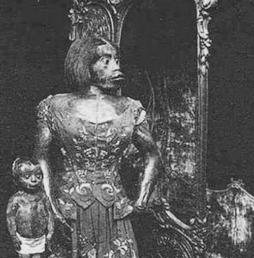 她是全世界最丑的女人，生前红极一时，死后被做成标本展览