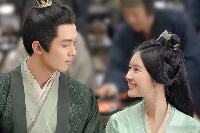 完美女神是假的，胯宽腿粗，溜肩没腰，生图揭露人间真实