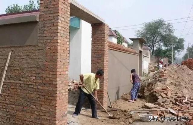 口述：维族姑娘嫁给汉族小伙，两人干粉刷，不辞辛苦，月入两三万