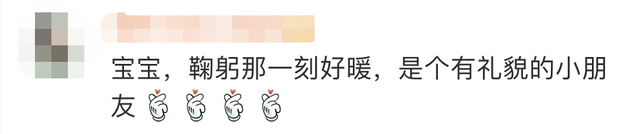 青岛核酸检测现场，小女孩和小男孩的举动温暖无数人……