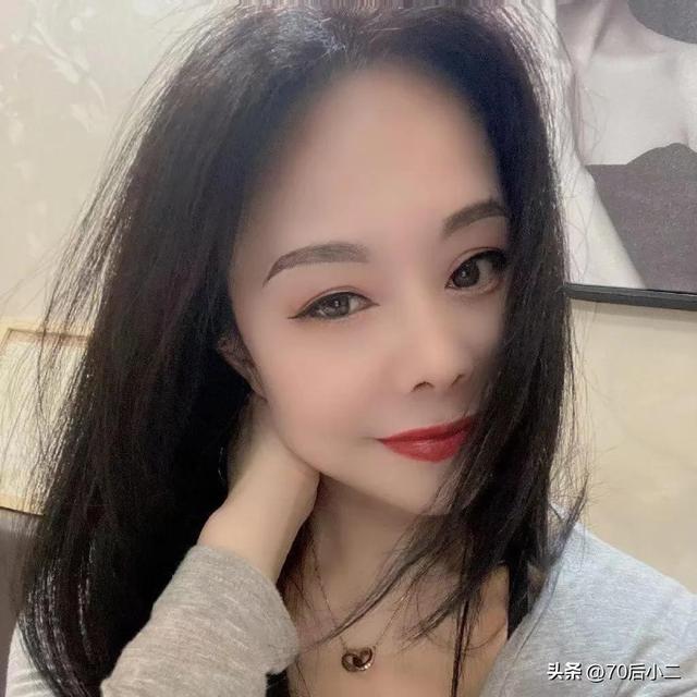 给你点烟又劝你少抽的女人,是疼你爱你无怨无悔的女人