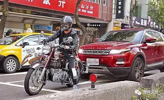 周杰伦发布新歌了，再快的H2，也追不回爱坐阿斯顿马丁的女孩！