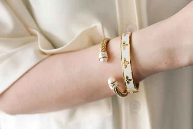 凯特、戴妃同款手镯，英国王室都爱的瓷器，情人节送礼大气有格调