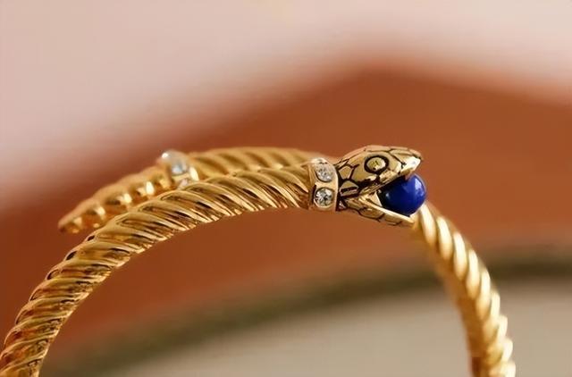 凯特、戴妃同款手镯，英国王室都爱的瓷器，情人节送礼大气有格调